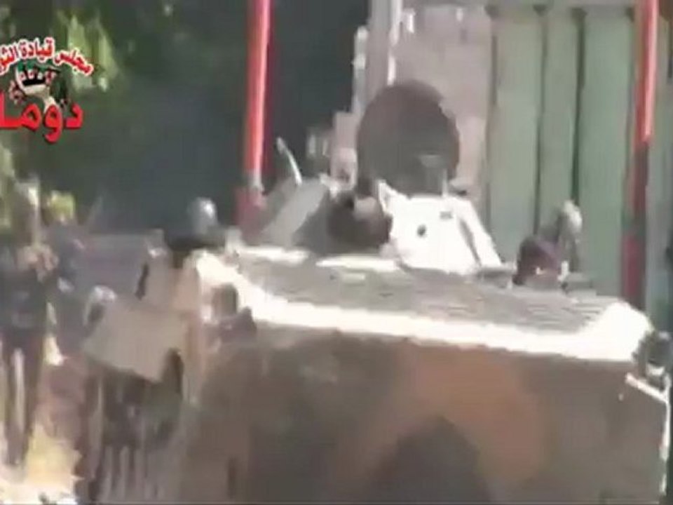 Syria فري برس  ريف دمشق دوما الدبابات و المصور وجهاً لوجه في الحجارية  22 5 2012 Damascus