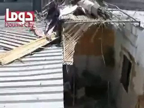 Syria فري برس ريف دمشق أثار القصف على المنازل في حي العب دوما 22 5 2012 Damascus