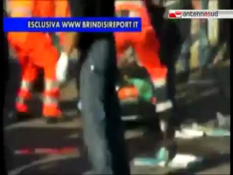 TG 19.05.12 Attentato a Brindisi, morta una studentessa e 7 feriti