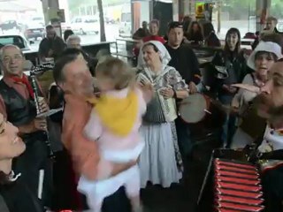 LES RAVIS danses et ambiance festive...