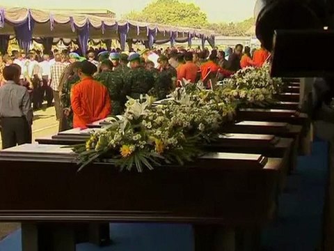 Families collect bodies of plane crash victims