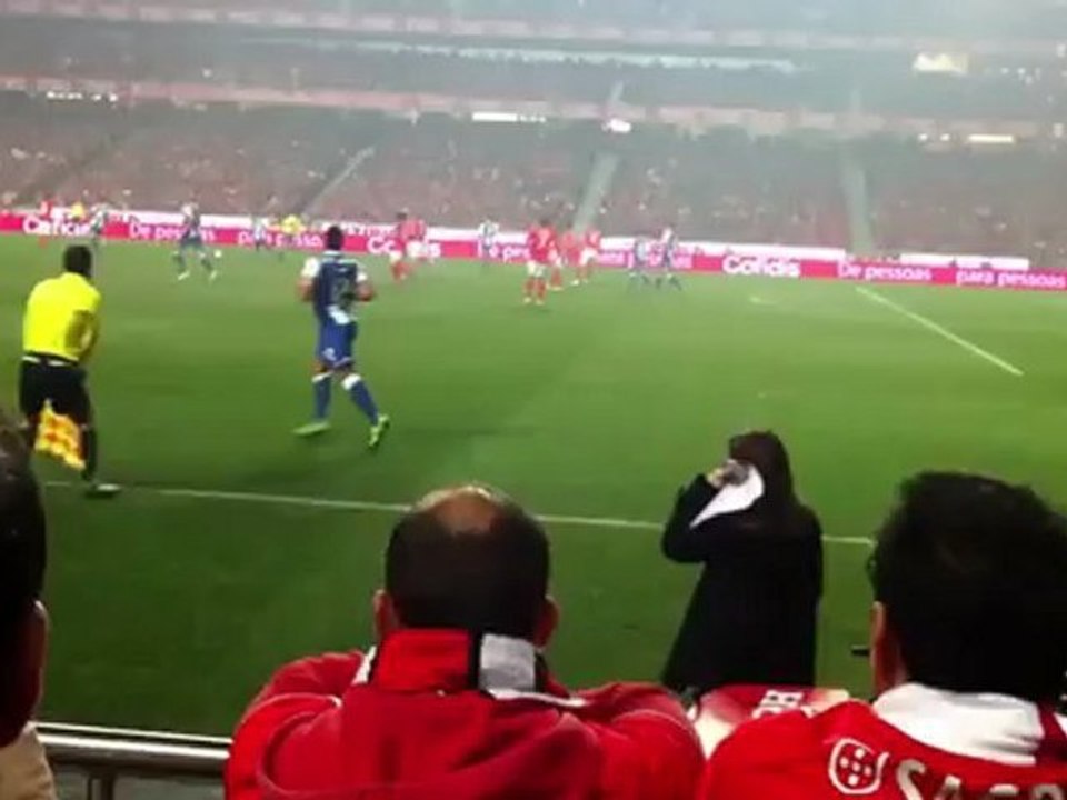 Comment calmer des supporters racistes ? (But de Hulk)