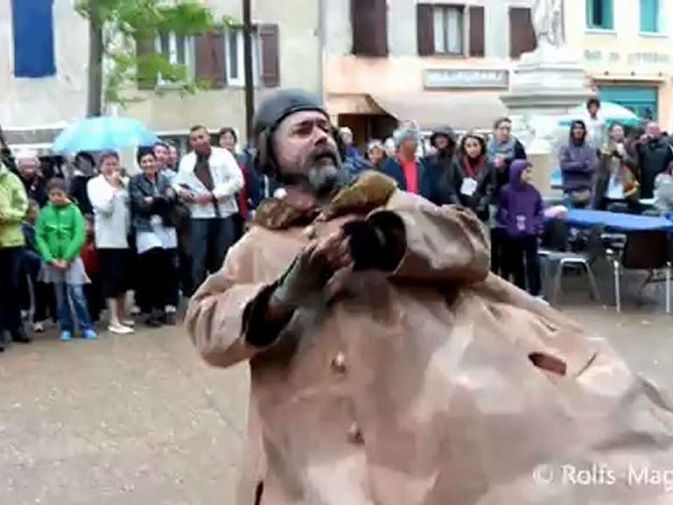Un drôle culbuto - Lustiges Stehaufmännchen