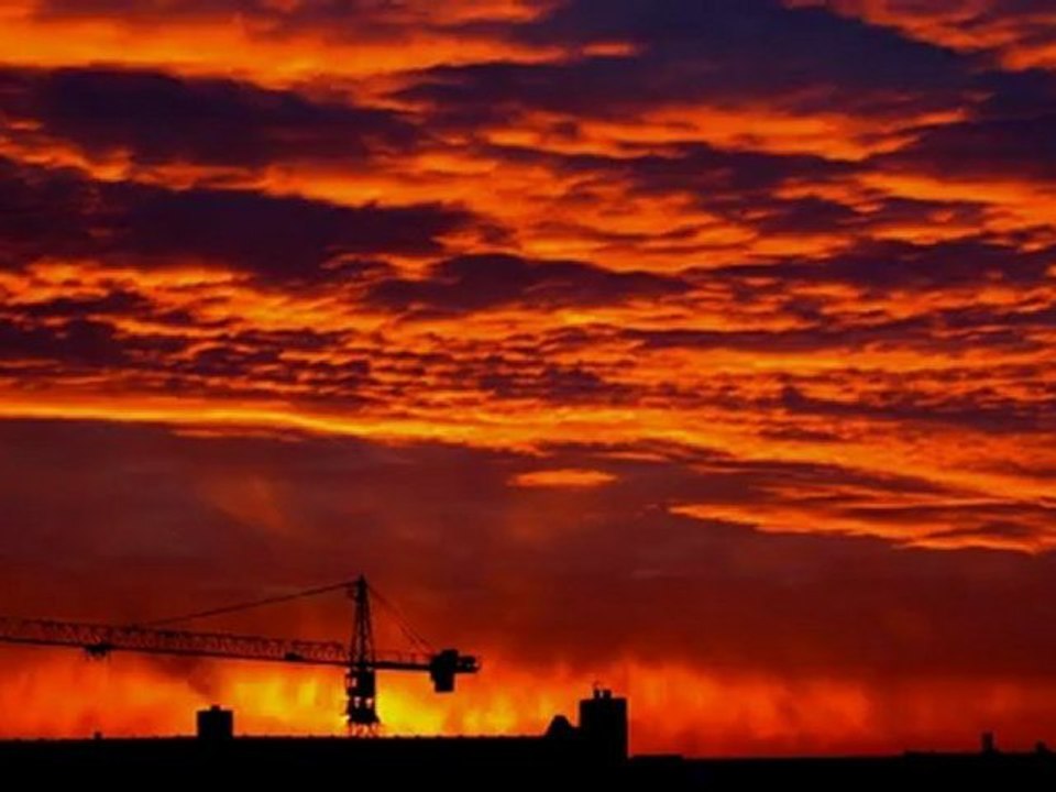 Eindrucksvolle Morgenröte im  Zeitraffer - Impressive Morning-red in Time Lapse