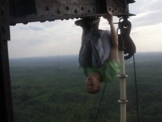 Petit entrainement russe au-desus du vide