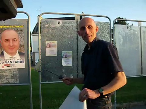 collages des législatives pour Gilbert le Bris