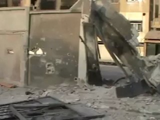 Скачать видео: Syria فري برس حمص القصور آثار القصف على حي القصور والدمار الذي خلفه قصف الليلة الماضية 23 5 2012