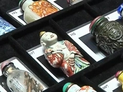 Bonhams Exhibits Chinese Snuff Bottles