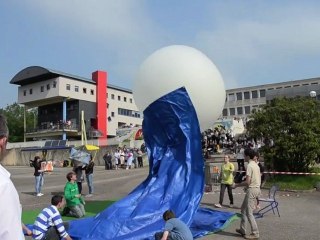 LE CREUSOT  Lancement d'un ballon sonde