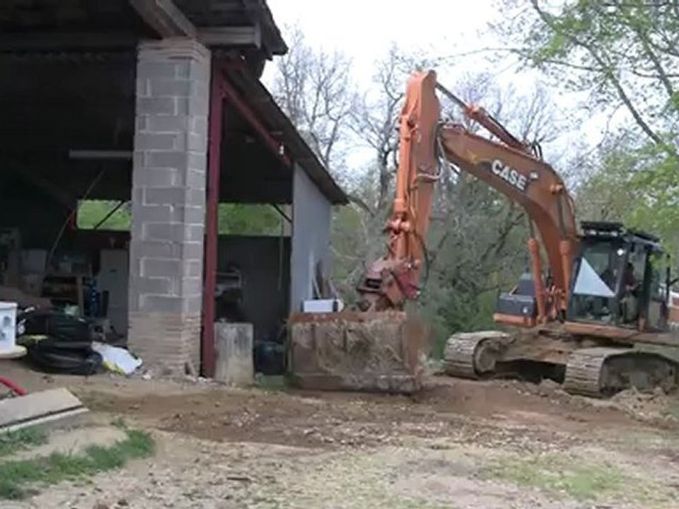 tranchée près de la maison