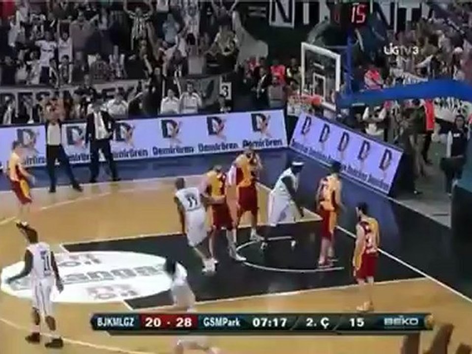 Carlos Arroyo - Ankle Breaker - 22.05.2012 Beşiktaş Milangaz - Galatasaray Medical Park