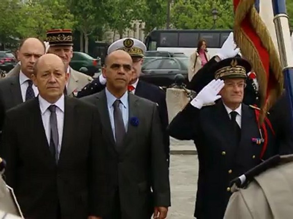 Jean-Yves Le Drian ravive la flamme du souvenir