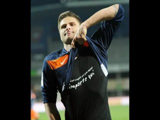 O Olivier Giroud πανηγυριζει τη κατακτηση του τιτλου με τον Remi Gaillard