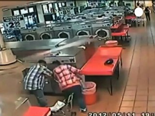 Usa, salvo il bambino chiuso in una lavatrice