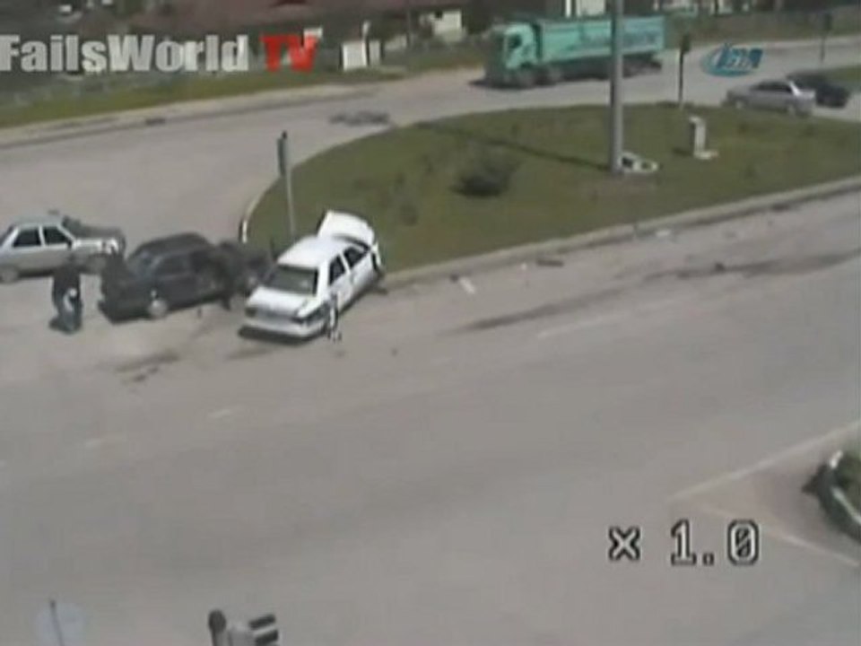 FAILS WORLD - 3 car fails in same time