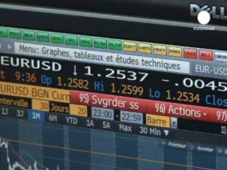 Euro, Dolar karşısında zorlanıyor