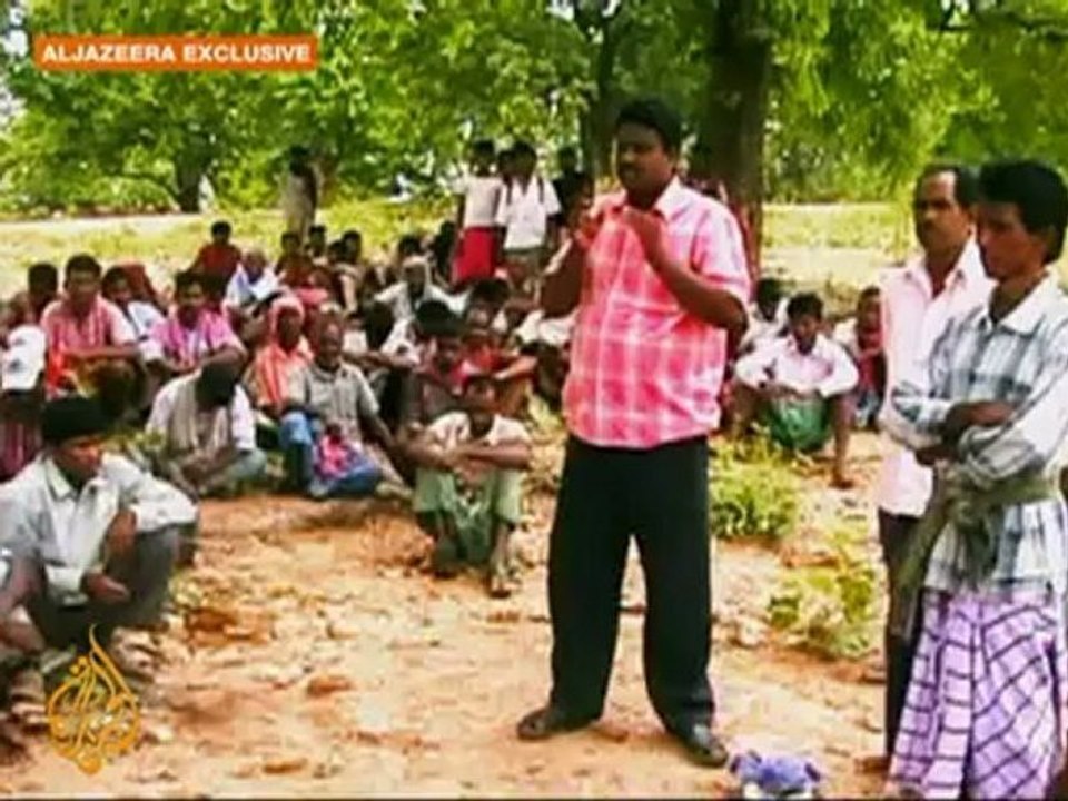 Indian villagers take on Maoists