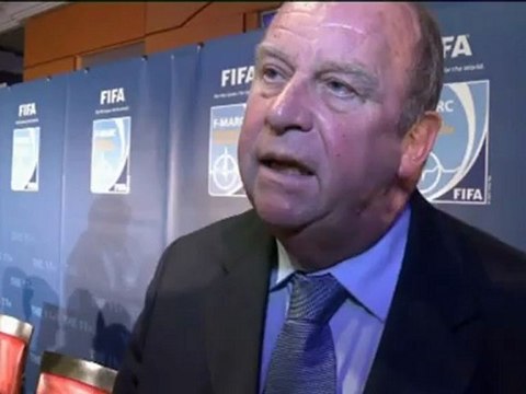 FIFA demand defibrillators