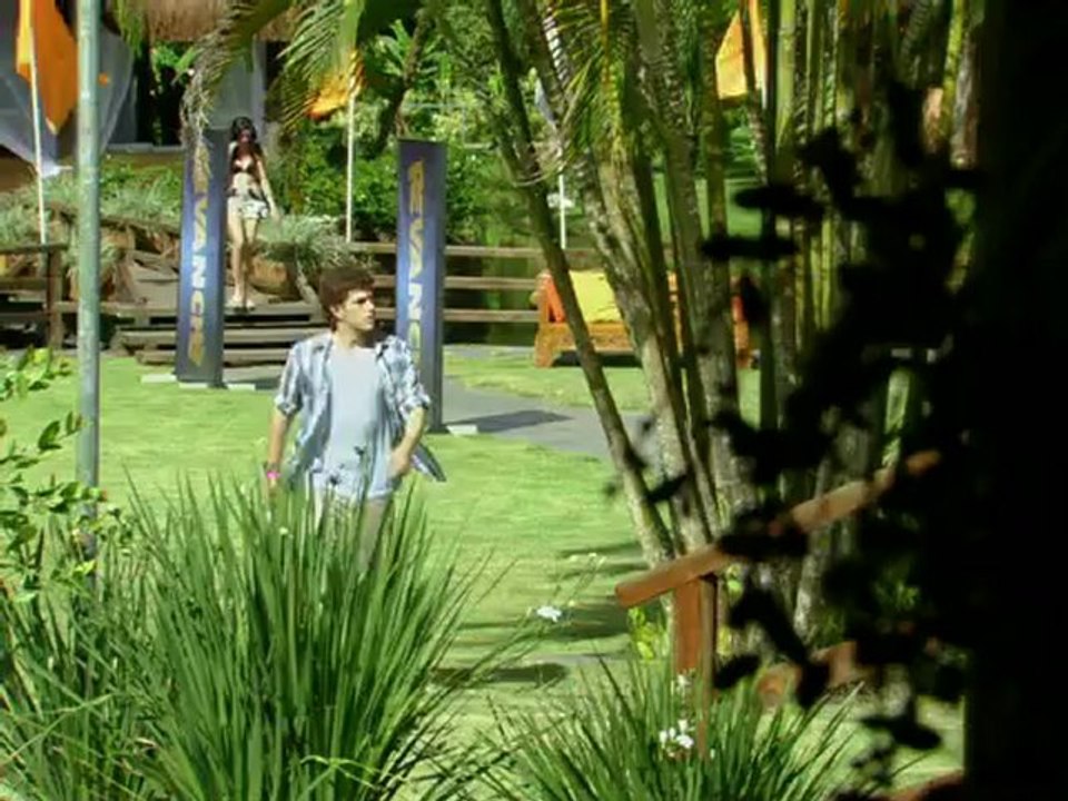 Malhação 24/05/12 - Cristal mente para Gabriel