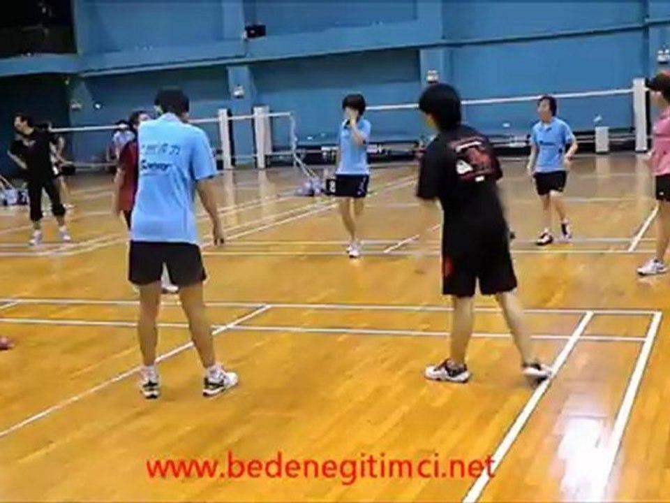 BADMİNTONDA AYAK ÇALIŞMASI -VİDEO-3-www.bedenegitimci.net
