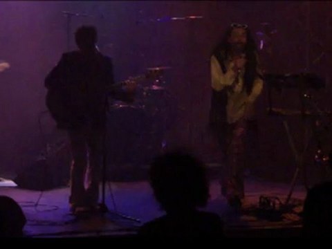 clip marché gare - les chiennes