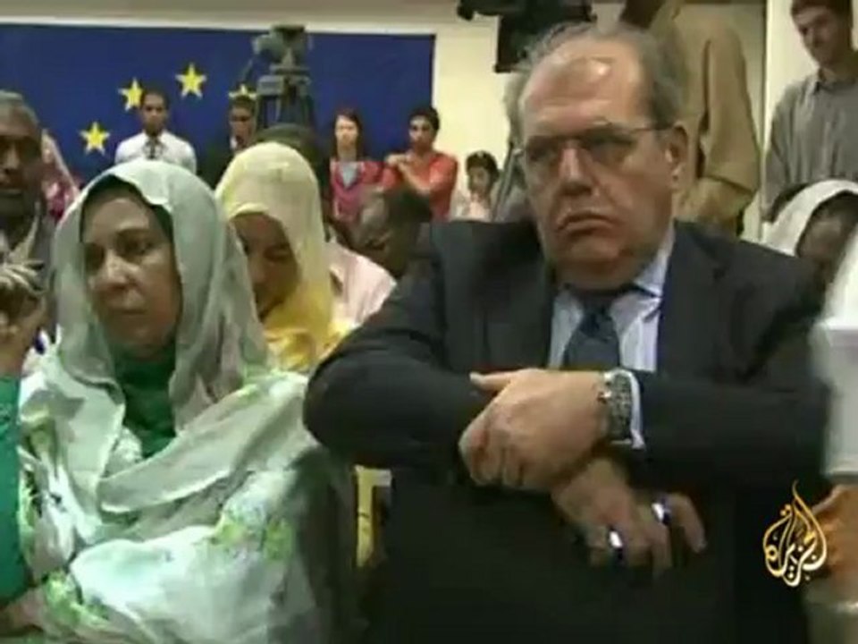 البشير يهدد بطرد المراقبين إذا تدخلوا في شؤون السودان
