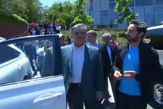 Gül, insansız aracı inceledi