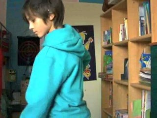 Joaquim range sa chambre