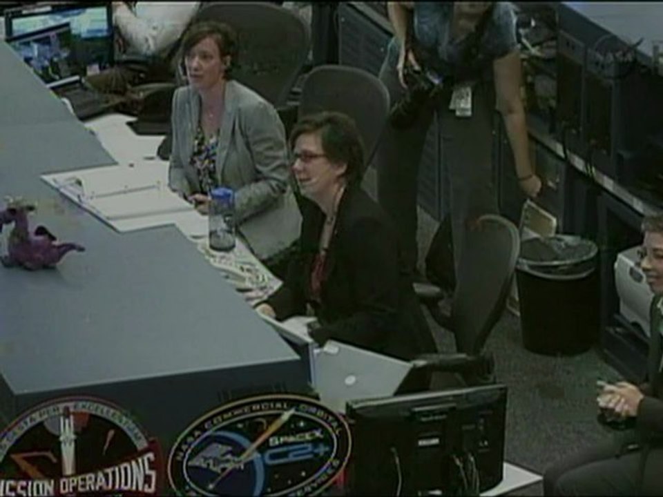 La capsule Dragon s'amarre à la Station spatiale internationale (ISS)