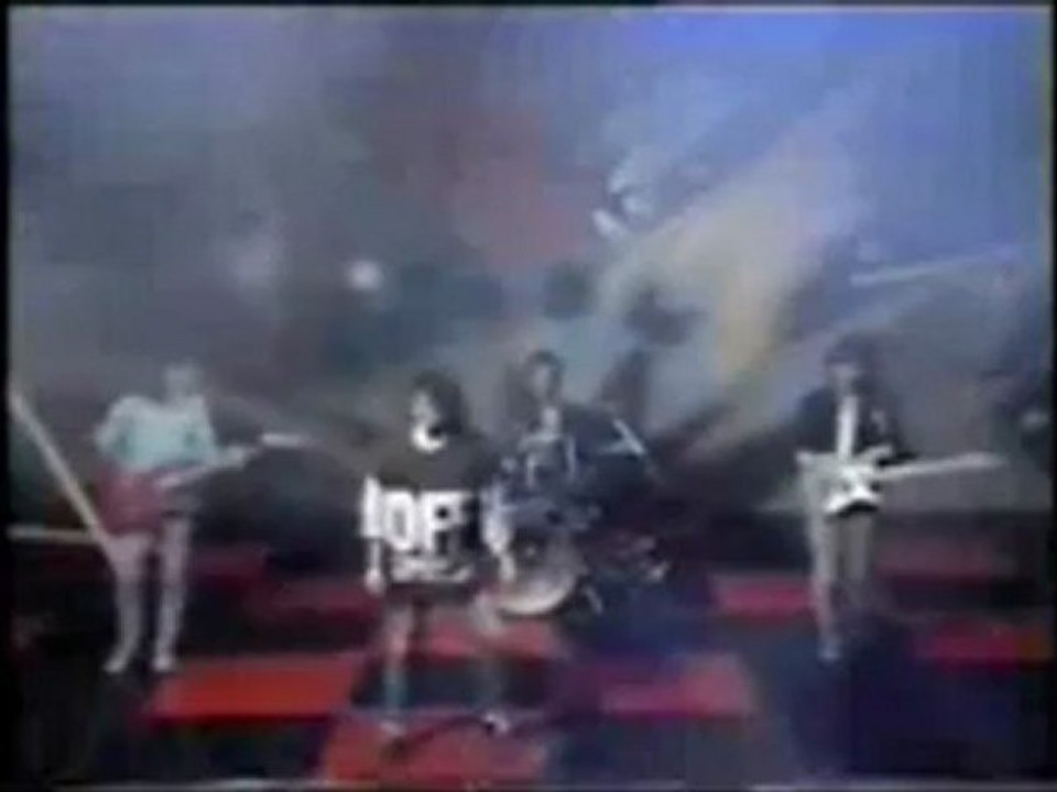 ALISA - Glupo je spavati dok svira rock 'n' rol...