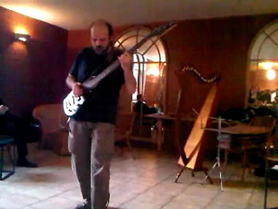 John Bonobo - Live at the Abbaye des Vaux de Cernay - 22 mai 2012 (extrait)