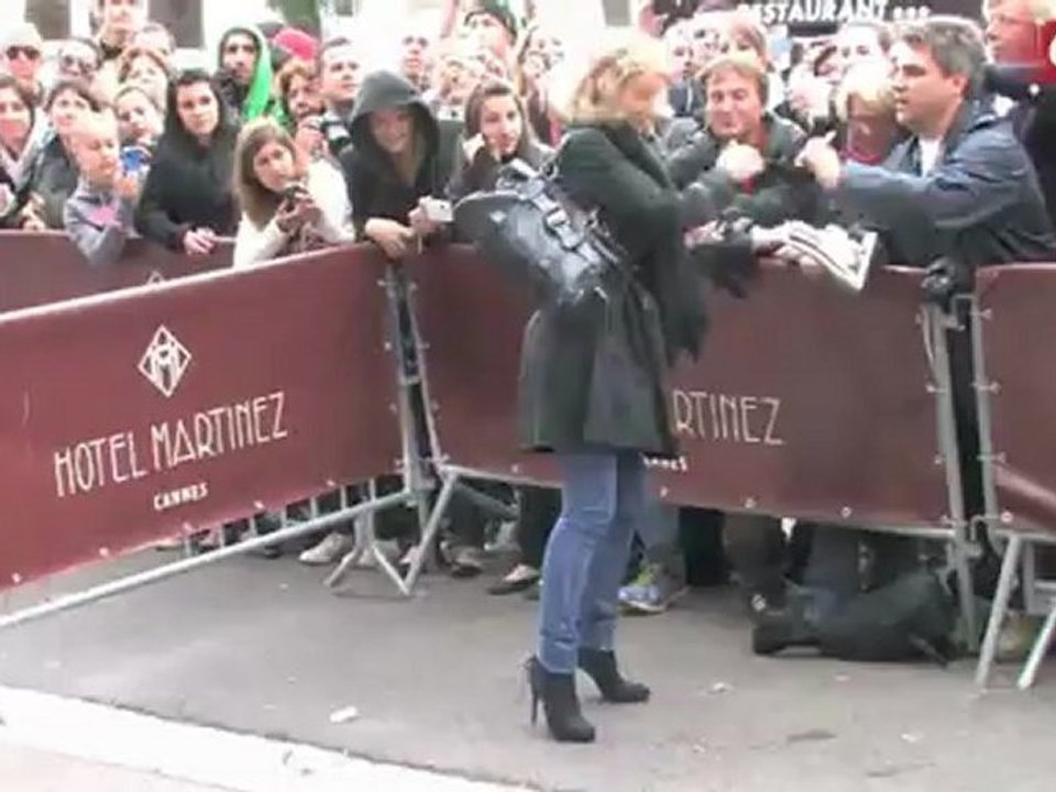 Alexandra Lamy et Jean Dujardin arrivent à Cannes
