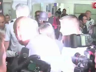 Kim Kardashian arrive à l'aéroport de Nice (Cannes 2012)