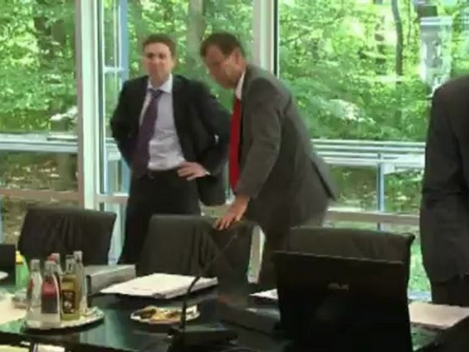 Rehagel vergleicht Relegations-Chaos mit 2. Weltkrieg