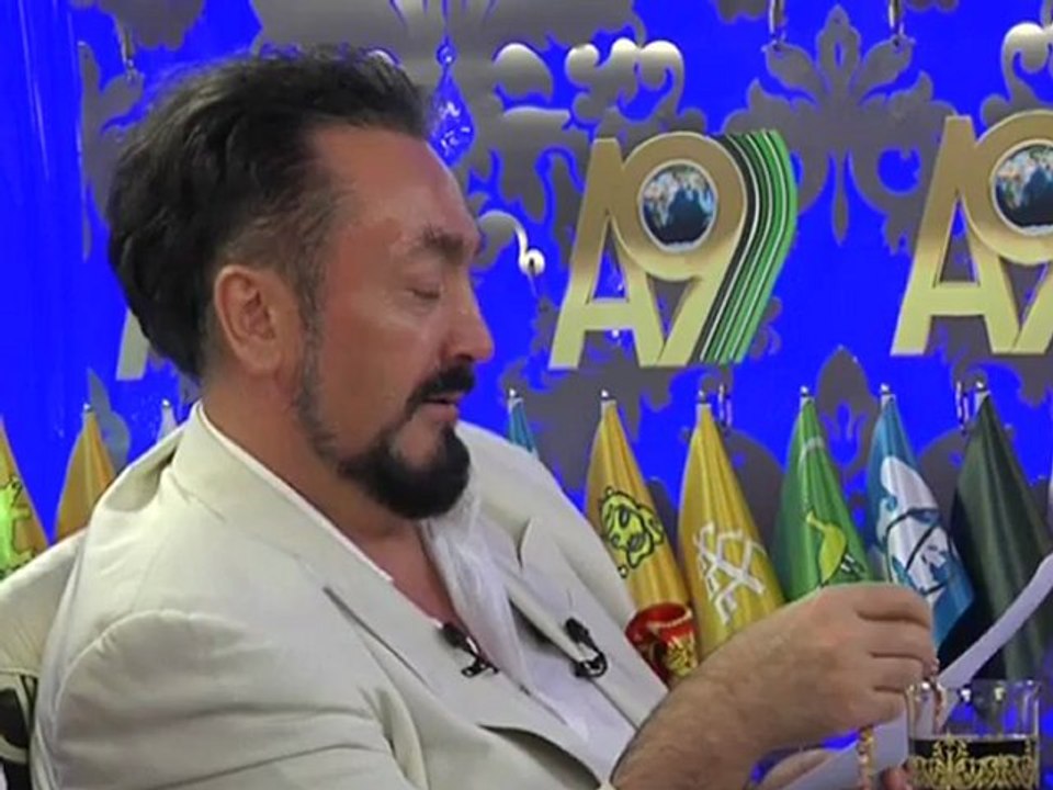 Moskova'daki kitap fuarında Harun Yahya kitapları..