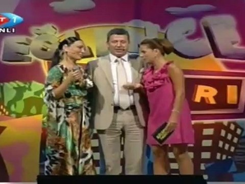 Umut Akyürek £££ KAPIN HER ÇALINDIKÇA & ÇİÇEK NEDİR GÖRMEDEN