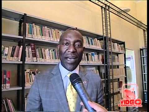 Napoli - Il Console USA dona 70 volumi alla Biblioteca di Palazzo Reale (25.05.12)