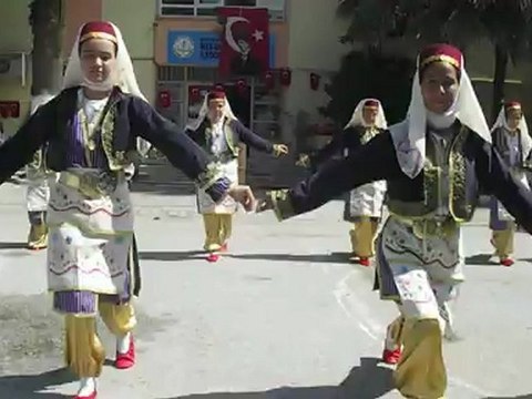 MEDAR İLKÖĞRETİM OKULU YILDIZ KIZLAR HALK OYUNLARI EKİBİ
