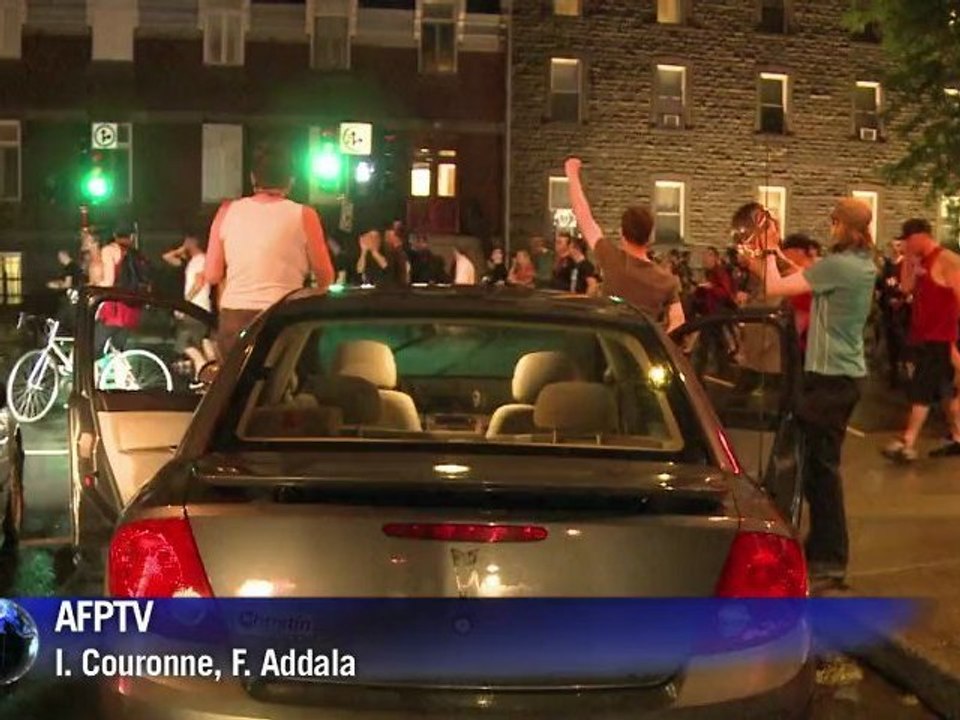 Au Québec, les étudiants manifestent sous le déluge