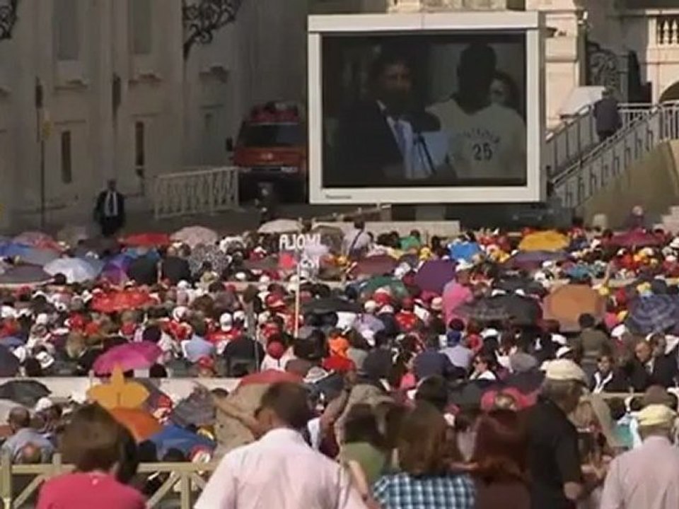 Vatican visitors unmoved by Vatileaks