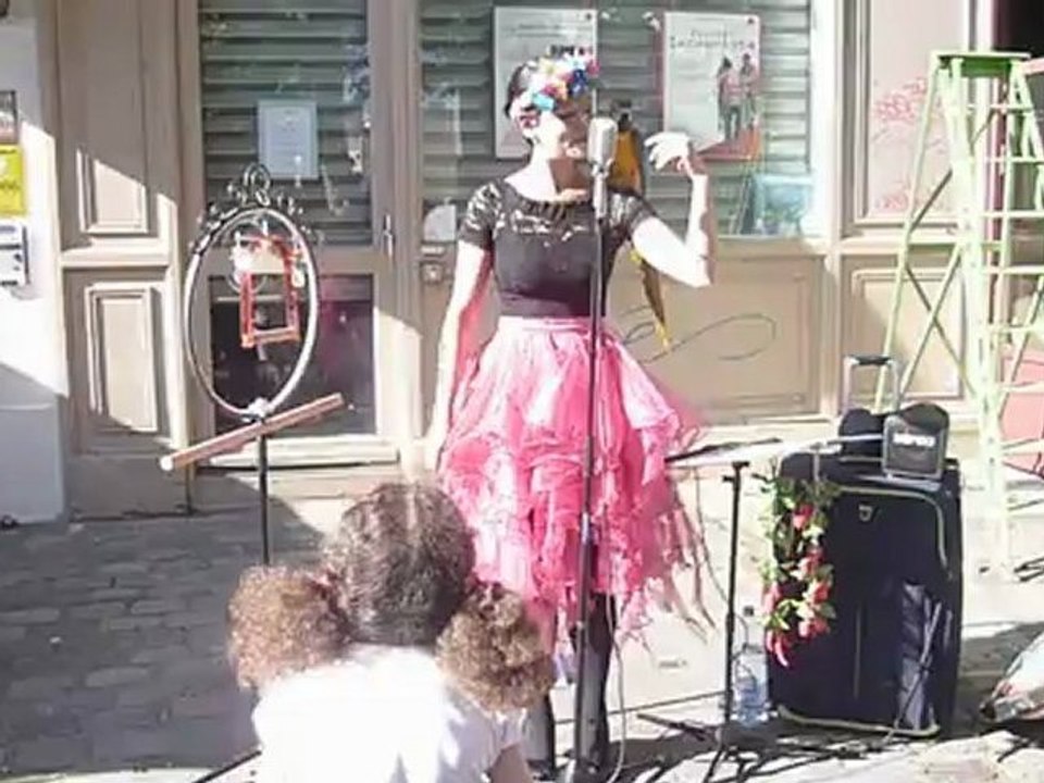 La belle et le perroquet ...