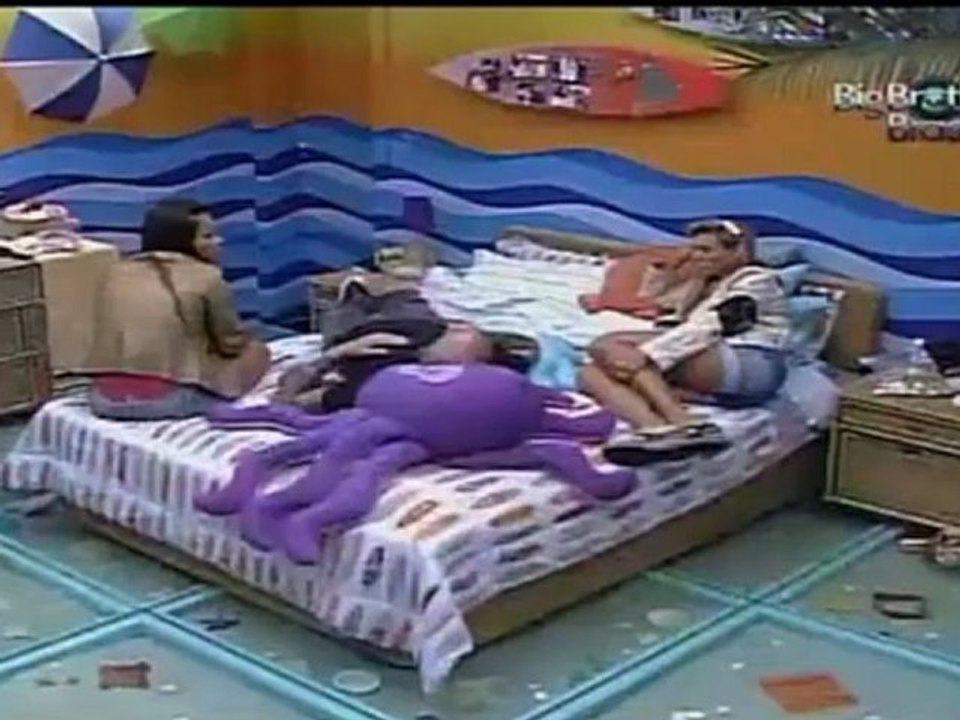 Monique e Jonas conversando na cozinha 05/03 noite parte 4