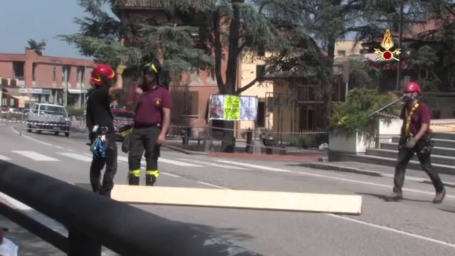 Malalbergo (BO) - Terremoto - Intervento VVF esterno campanile 1 (26.05.12)