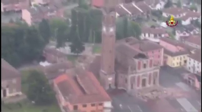 Sant'Agostino (FE) - Terremoto - Immagini aeree Municipio e Chiesa (26.05.12)