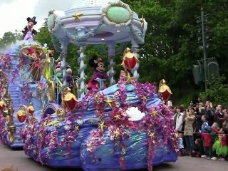 disneyland paris parade 20 ans HD