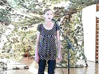 Karolina z klasy 5 w piosence pt. "Bajka" - III miejsce w kategorii IV - VI w I Gminnym Festiwalu Piosenki w Droltowicach