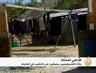 مئات الفلسطينيين يعيشون من التنقيب في النفايات