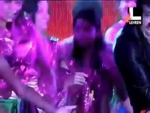 SRKs Daughter Performs On Stage