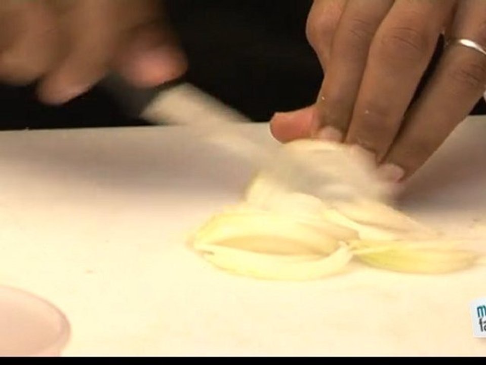Cuisine : Emincer un oignon et ciseler une échalote