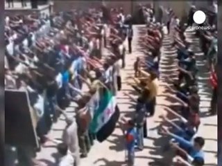 Las protestas contra la masacre de Al Houla no frenan la...